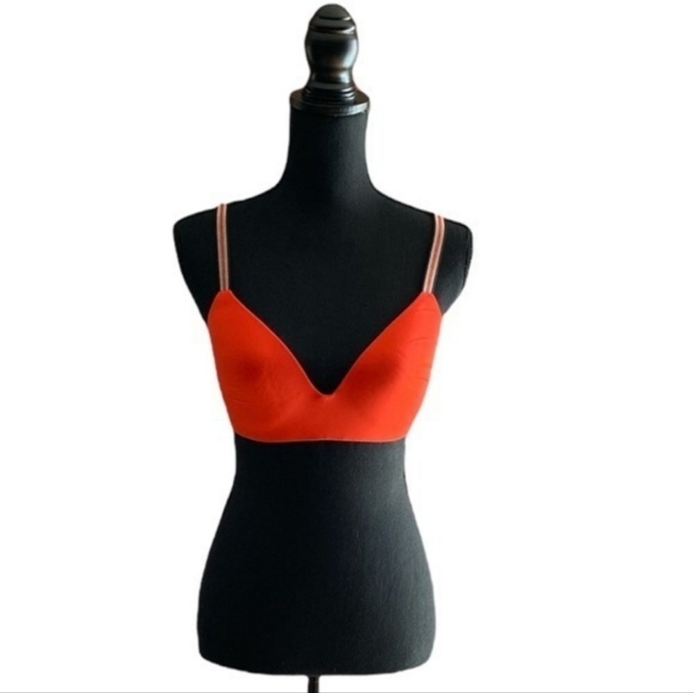 Victoria's Secret T-shirt Lightly Lined WirelessBra size 34D